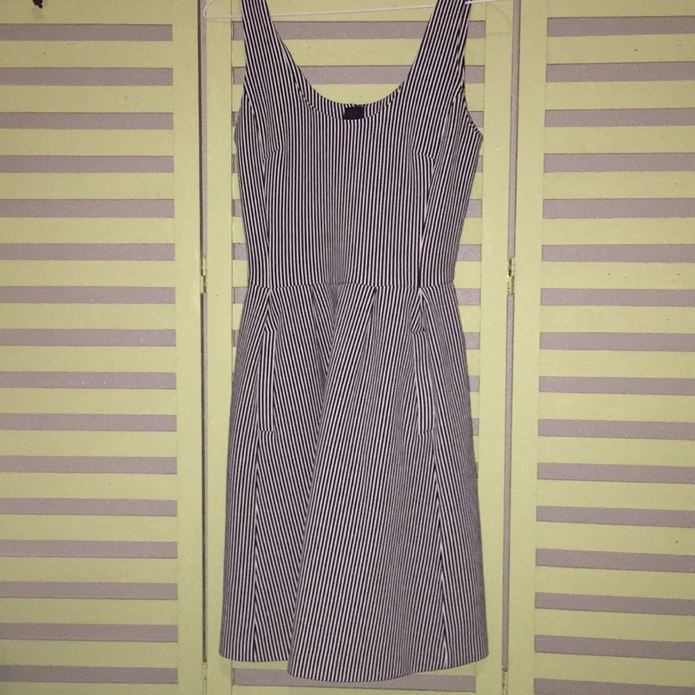 Banana Rebuplic navy pinstripe dress with pockets!